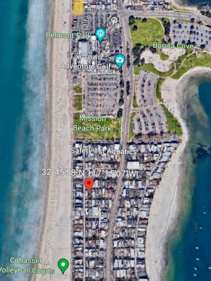 Great central location to everything in South Mission Beach!