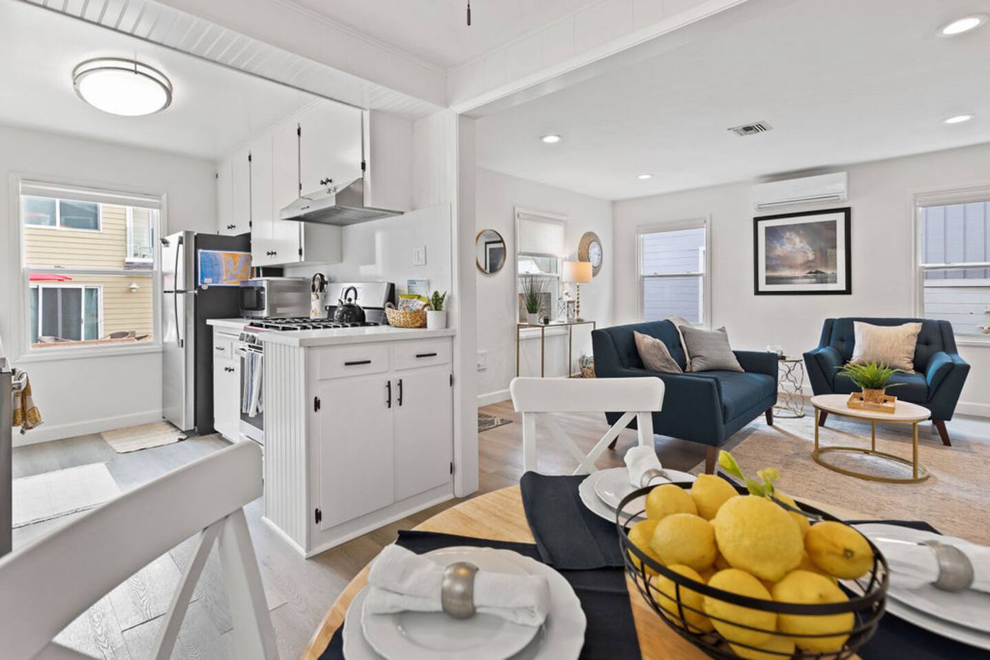 Sweet Mission Beach Condo! Steps to sand!