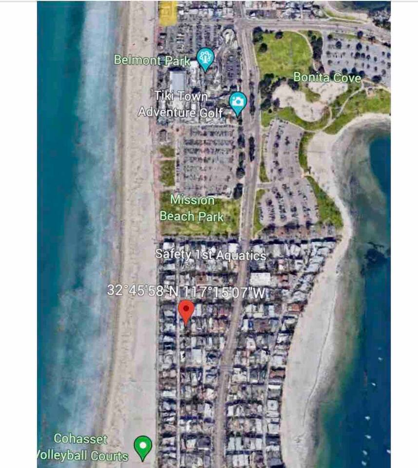 Close to all! The beach, Belmont Park, eateries, bars and water activites!