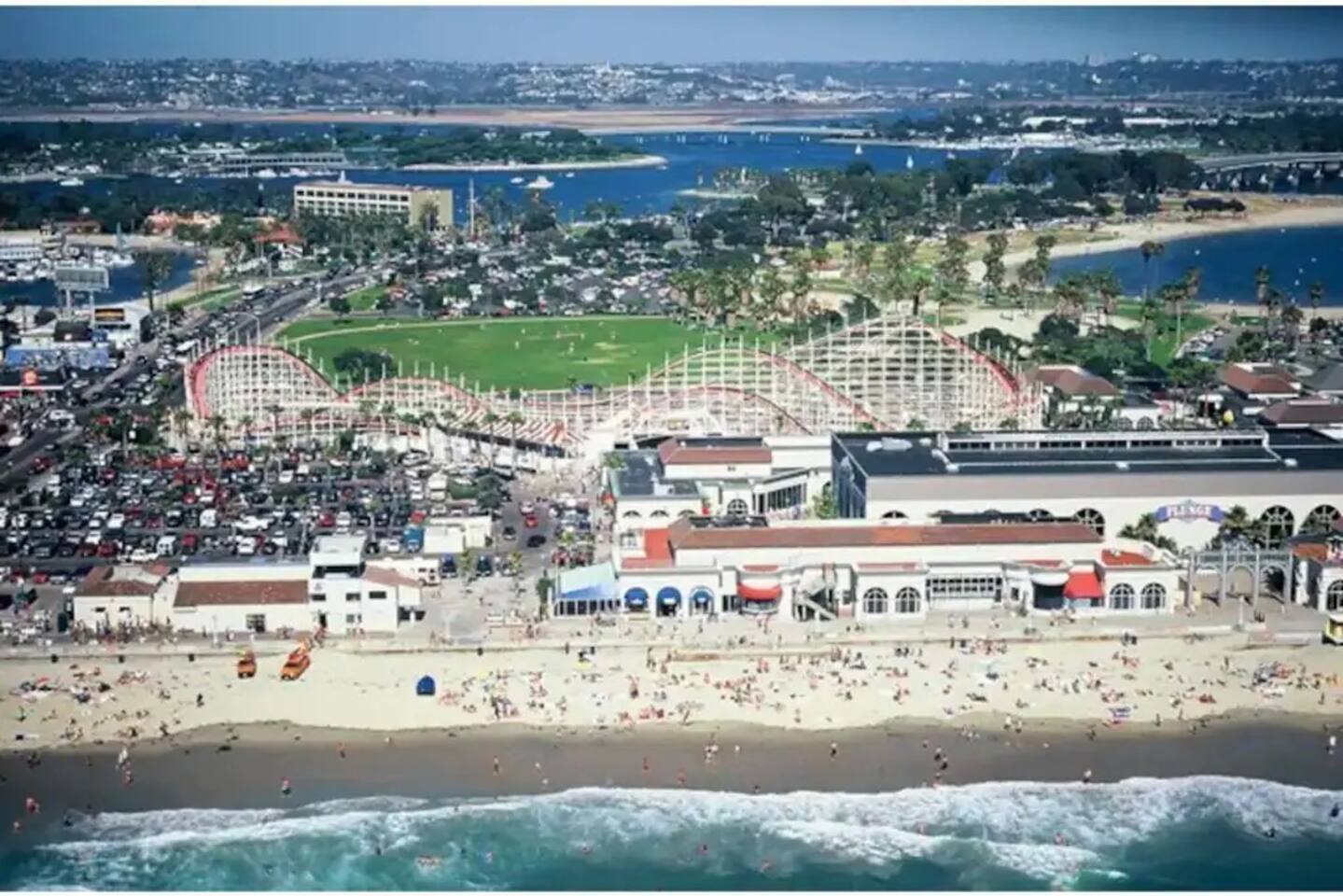 A 5 min walk to Belmont Park and Arcade, restaurants, the bay, and night life.