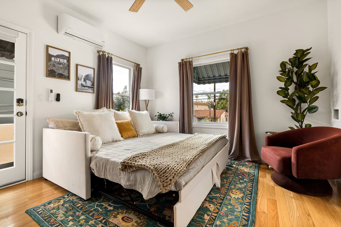 Quaint Studio in the Heart of Silverlake (Bottom)
