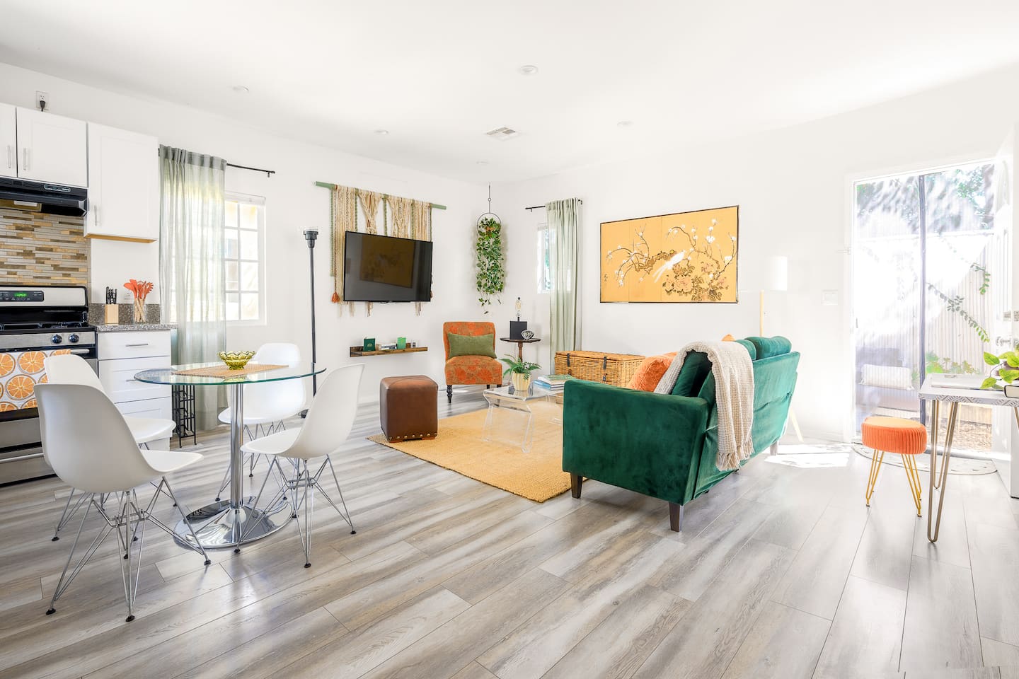 Gated bungalow w/ parking · fast Wifi · yard+patio