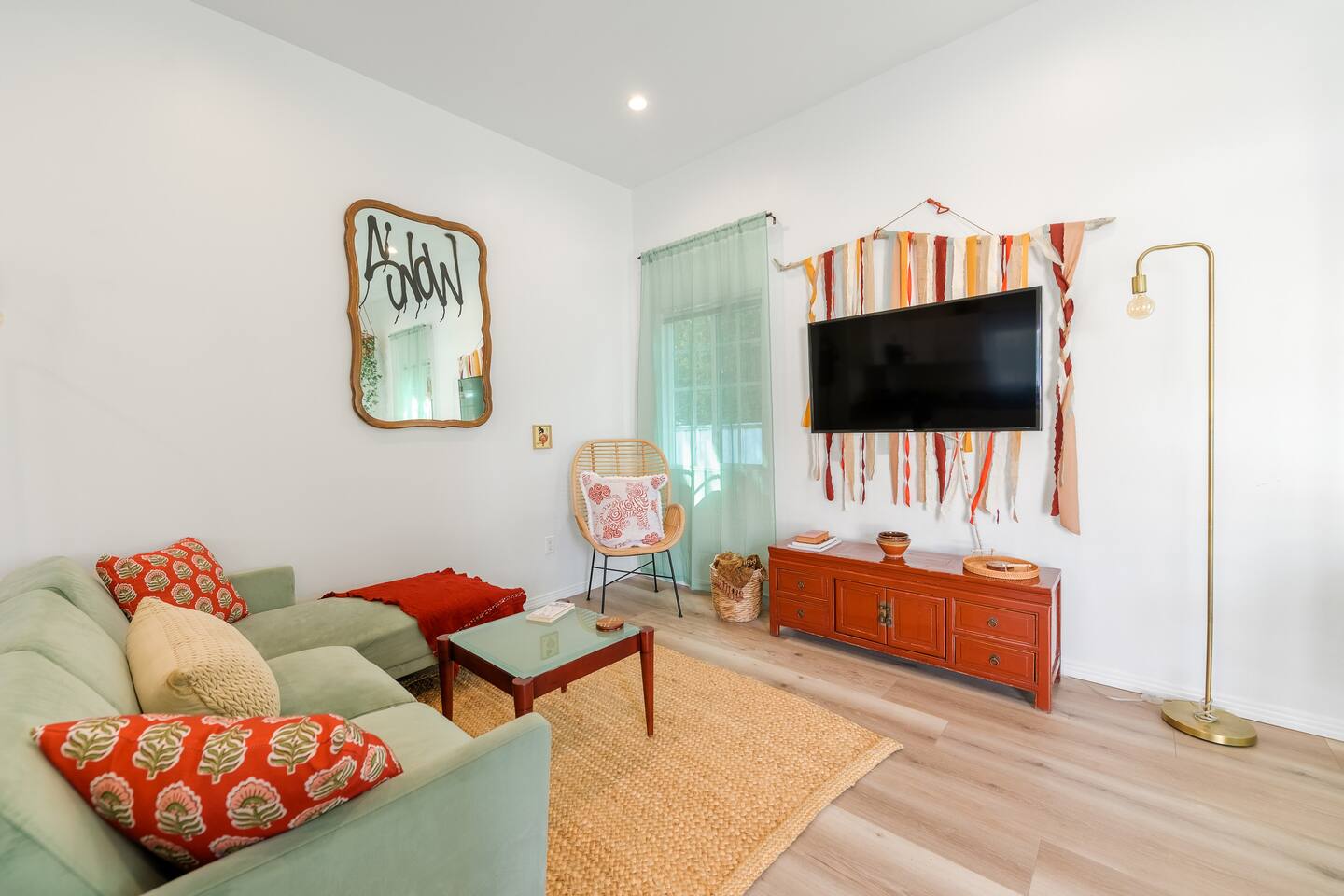 Gated Yard, Patio, Fast WiFi & Parking