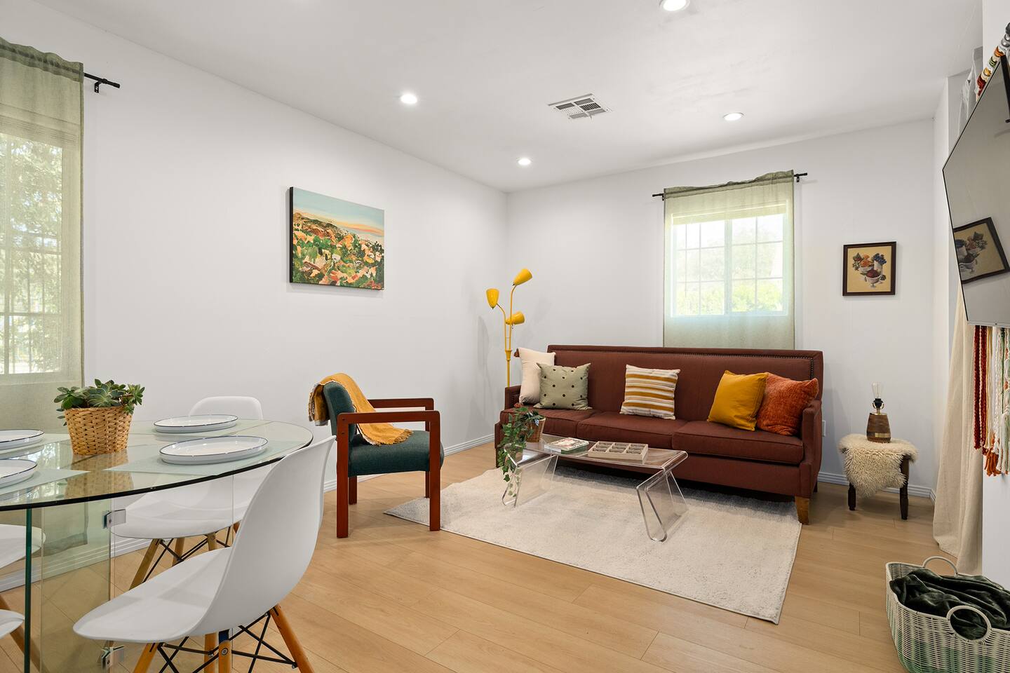 Gated family home - parking, yard, patio, by park