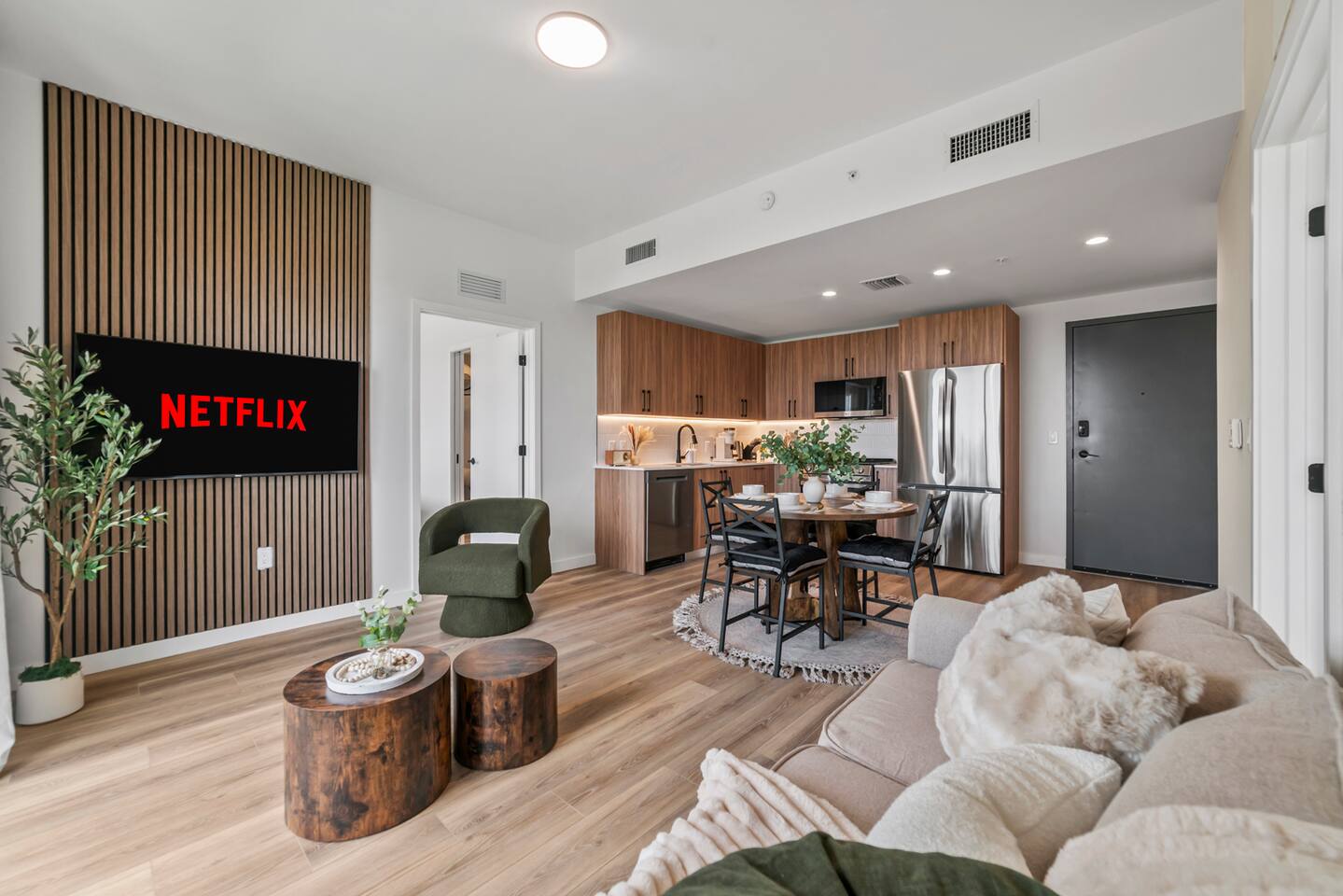 {Palmera Penthouse} Gym ~Beach ~Parking~ No Fees