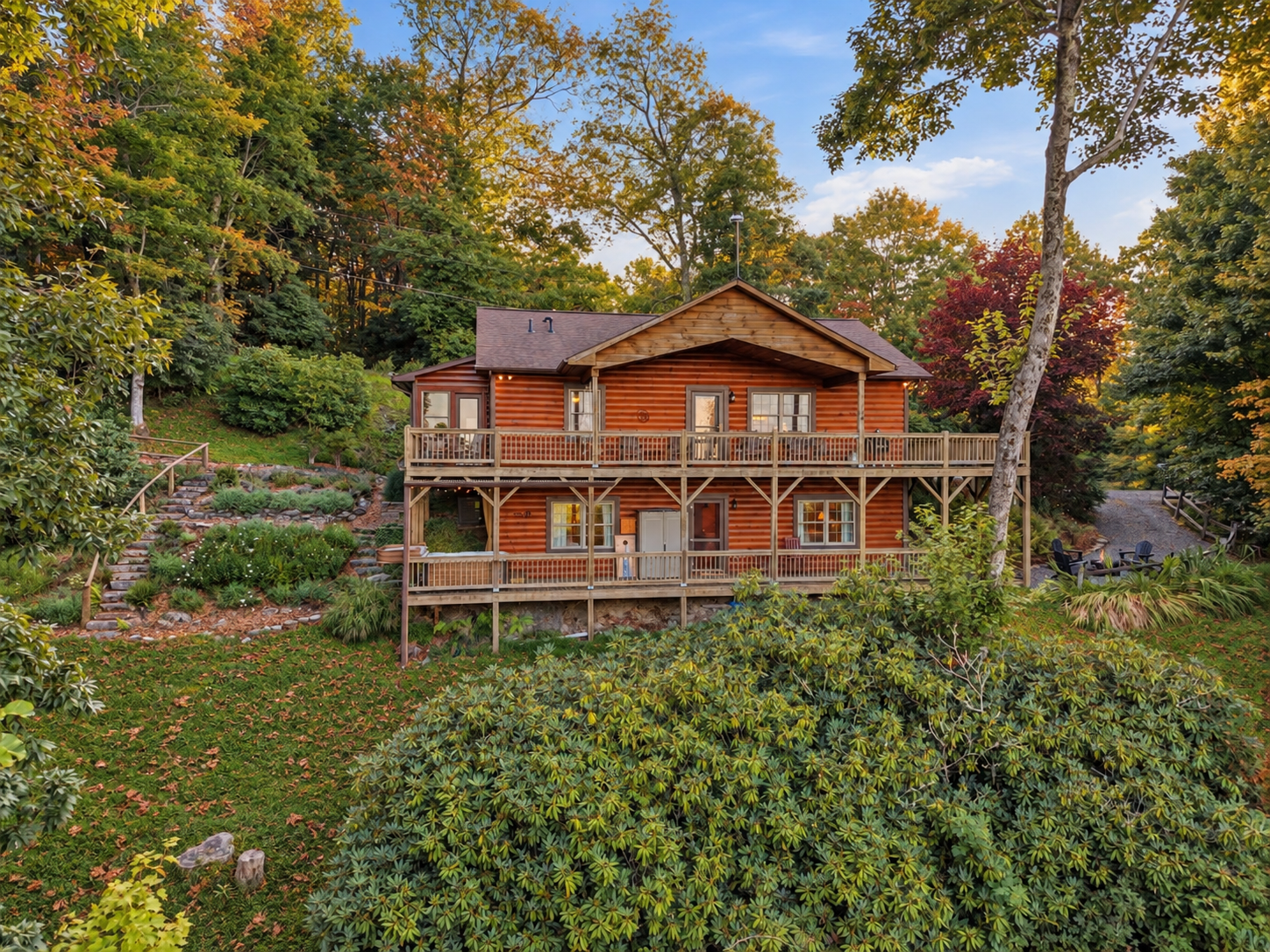 Private woodland cabin with wraparound decks and beautiful seasonal views