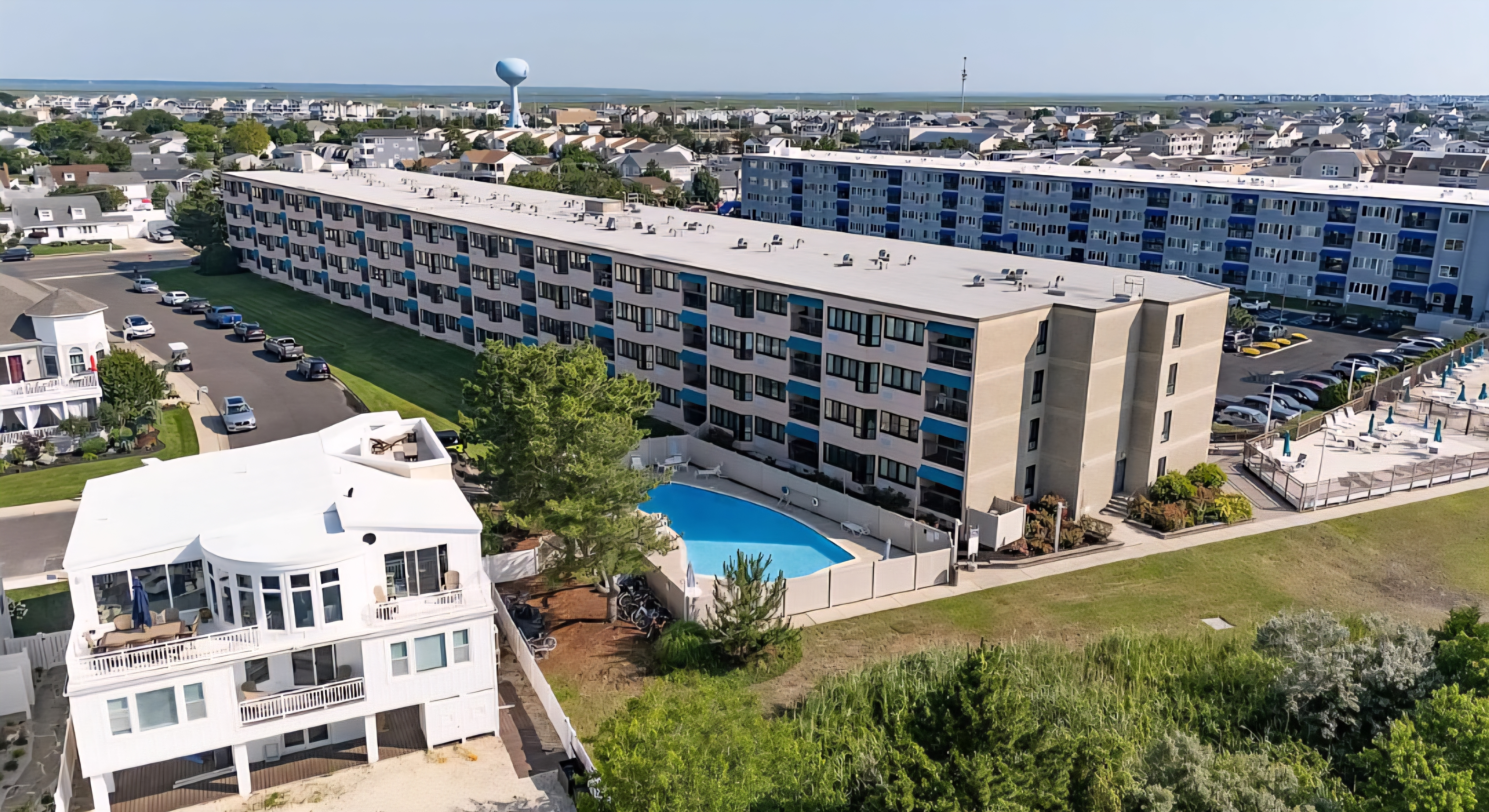 Coastal condo with outdoor pool and ocean nearby