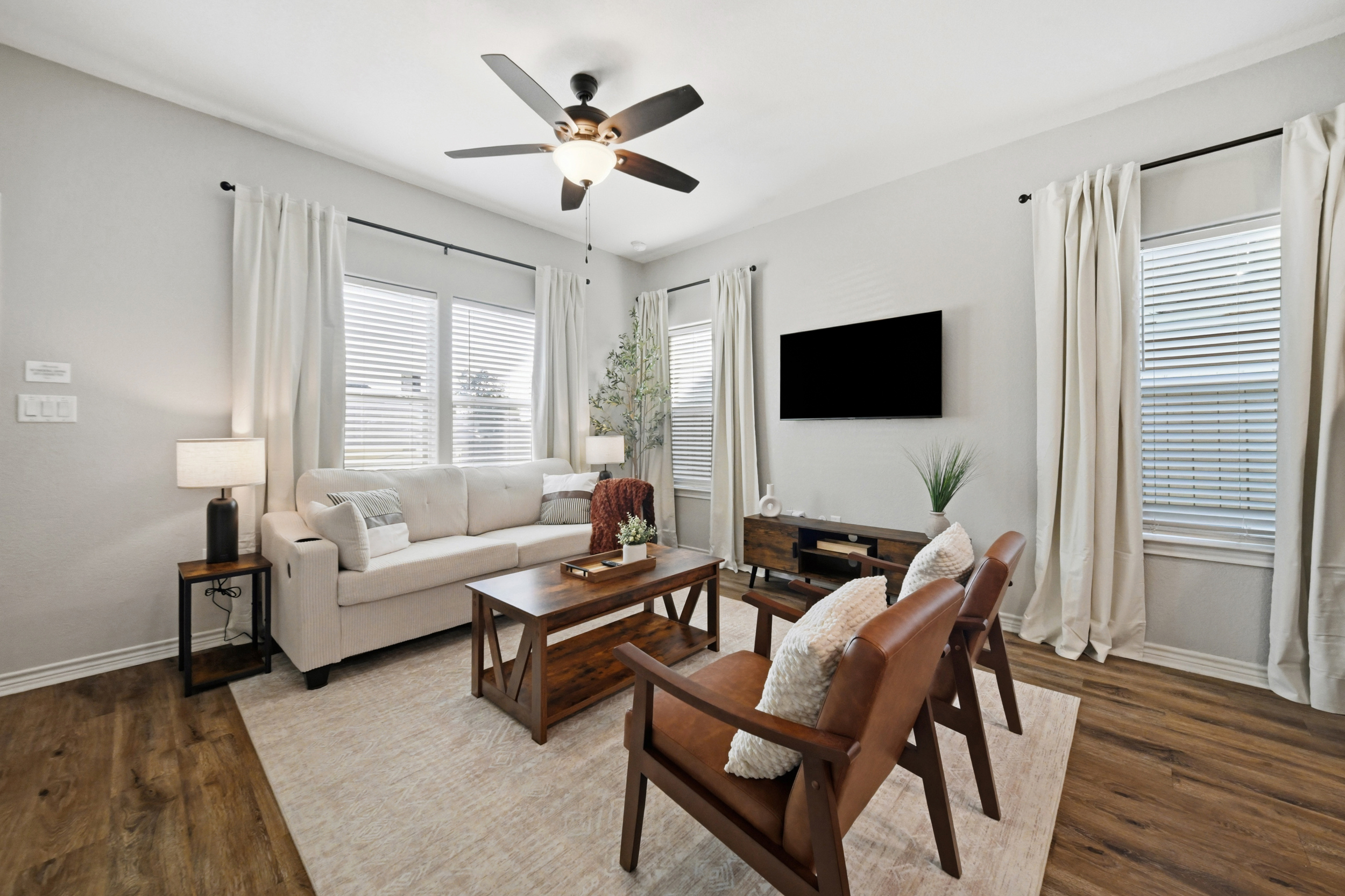 New! 2 King Beds | 3Mi to A&M | Near Downtown Bryan