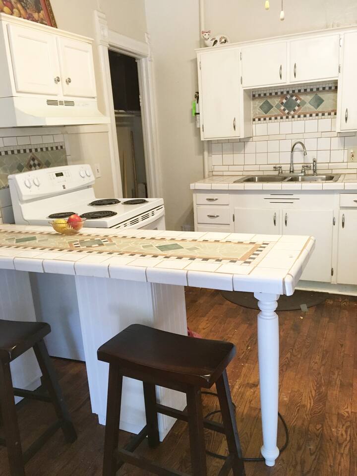 A full kitchen! We don't have to go out to eat!