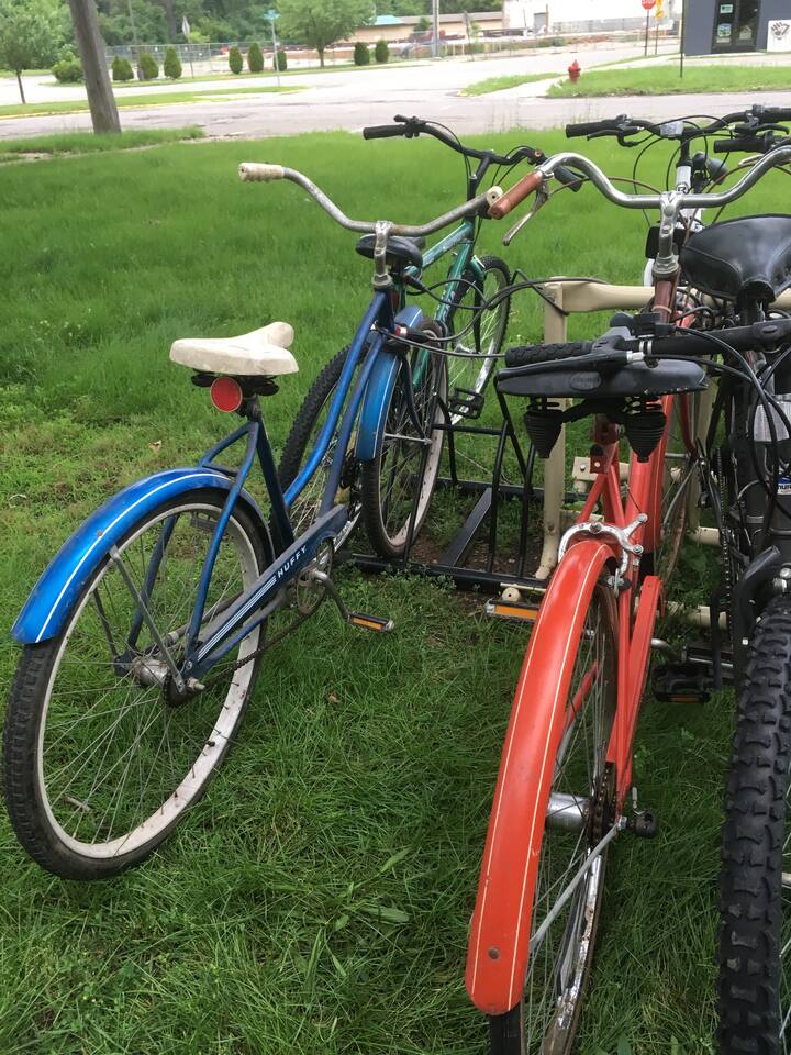 Vintage Rental Bikes , I available  no charge for each apartment. (weather permitting)