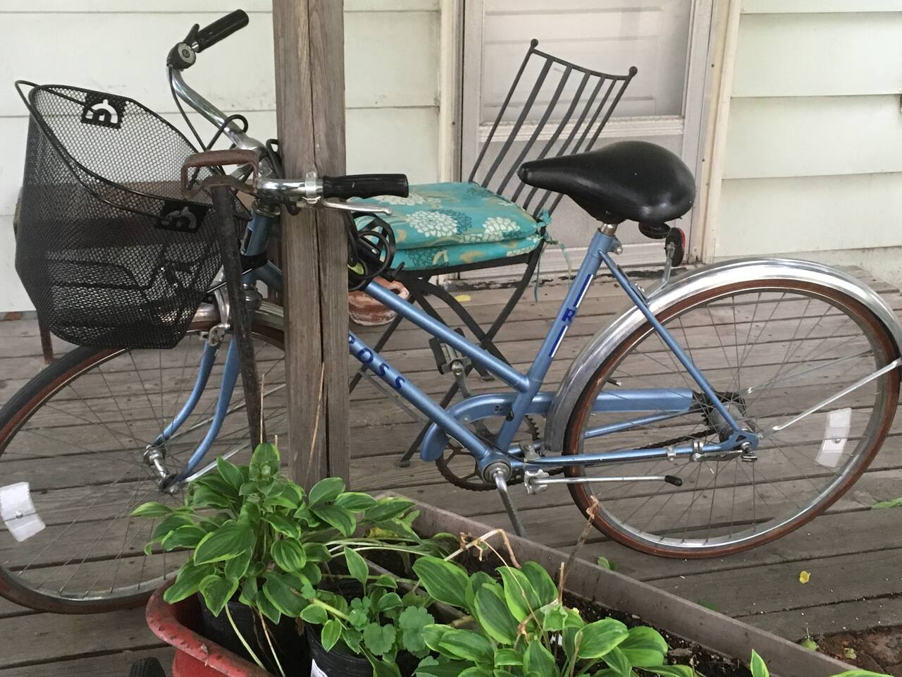 Free rental bike with your apartment for duration of the stay, weather permitting.