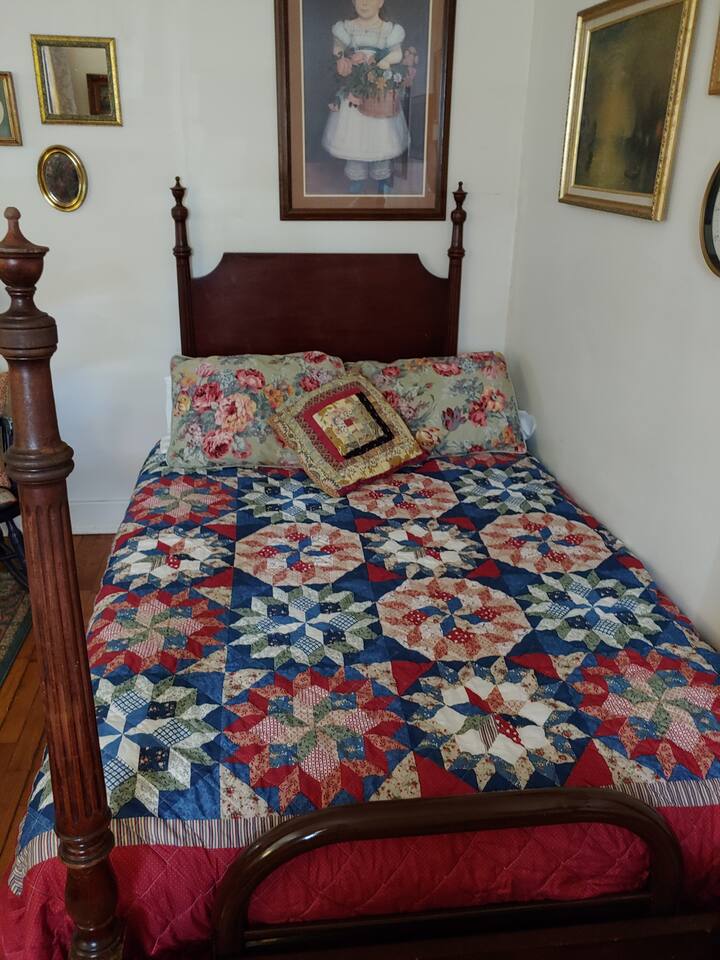 Living room 4 poster Futon is made up as a double bed in living room. Wonderful for TV binging