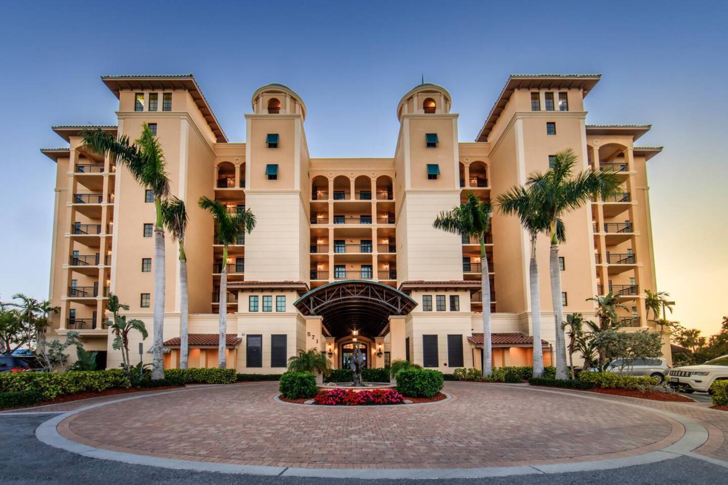 3 BDR Holiday Inn Sunset Cove Beachfront Pool