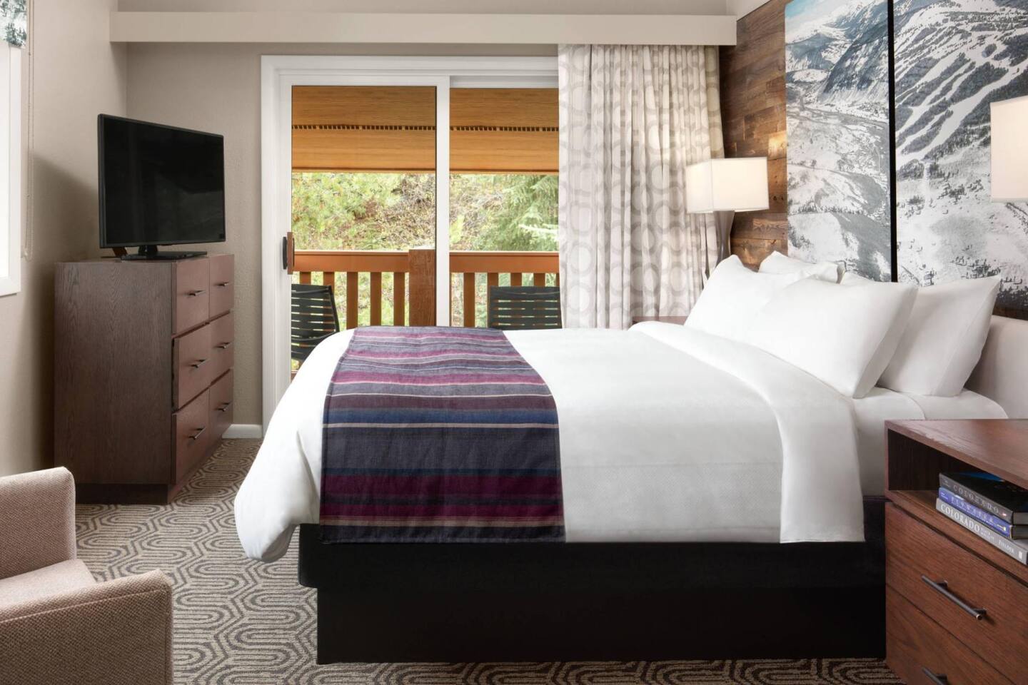 Marriott's StreamSide at Vail - Birch, Douglas, and Evergreen — One Bedroom Villa in Birch Building with single queen and two sofa beds