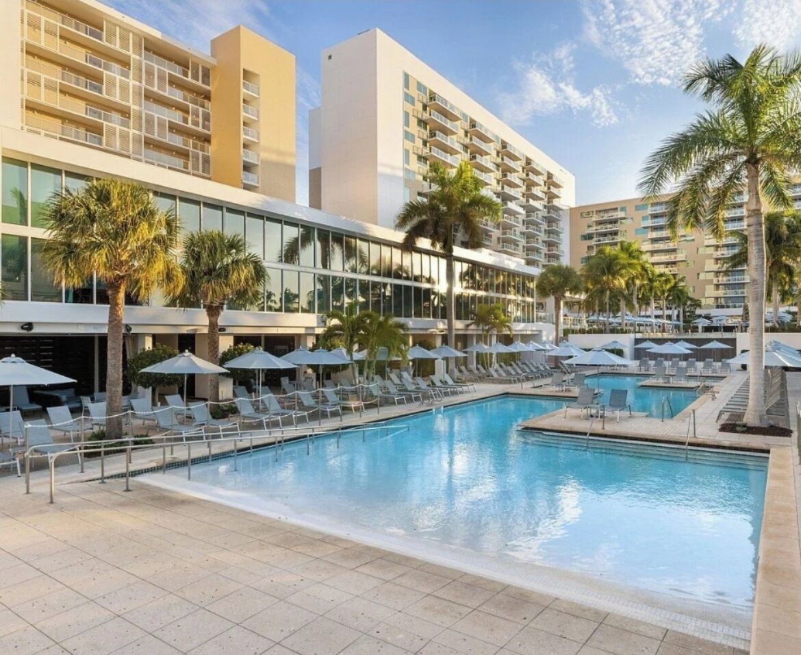 Marco Island Crystal Shores Resort pool