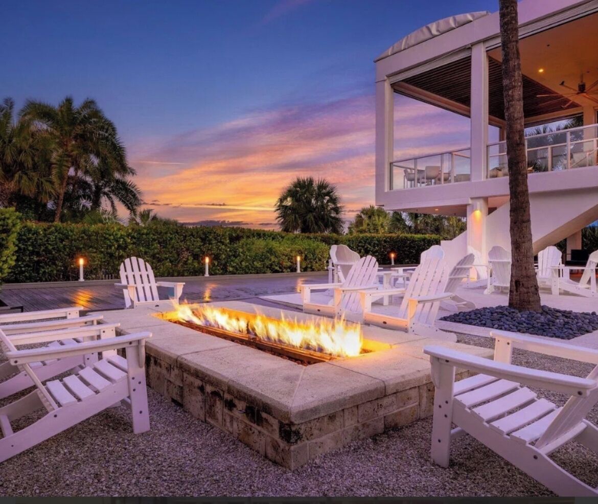 Firepit lounge Area Marco Island Crystal Shores