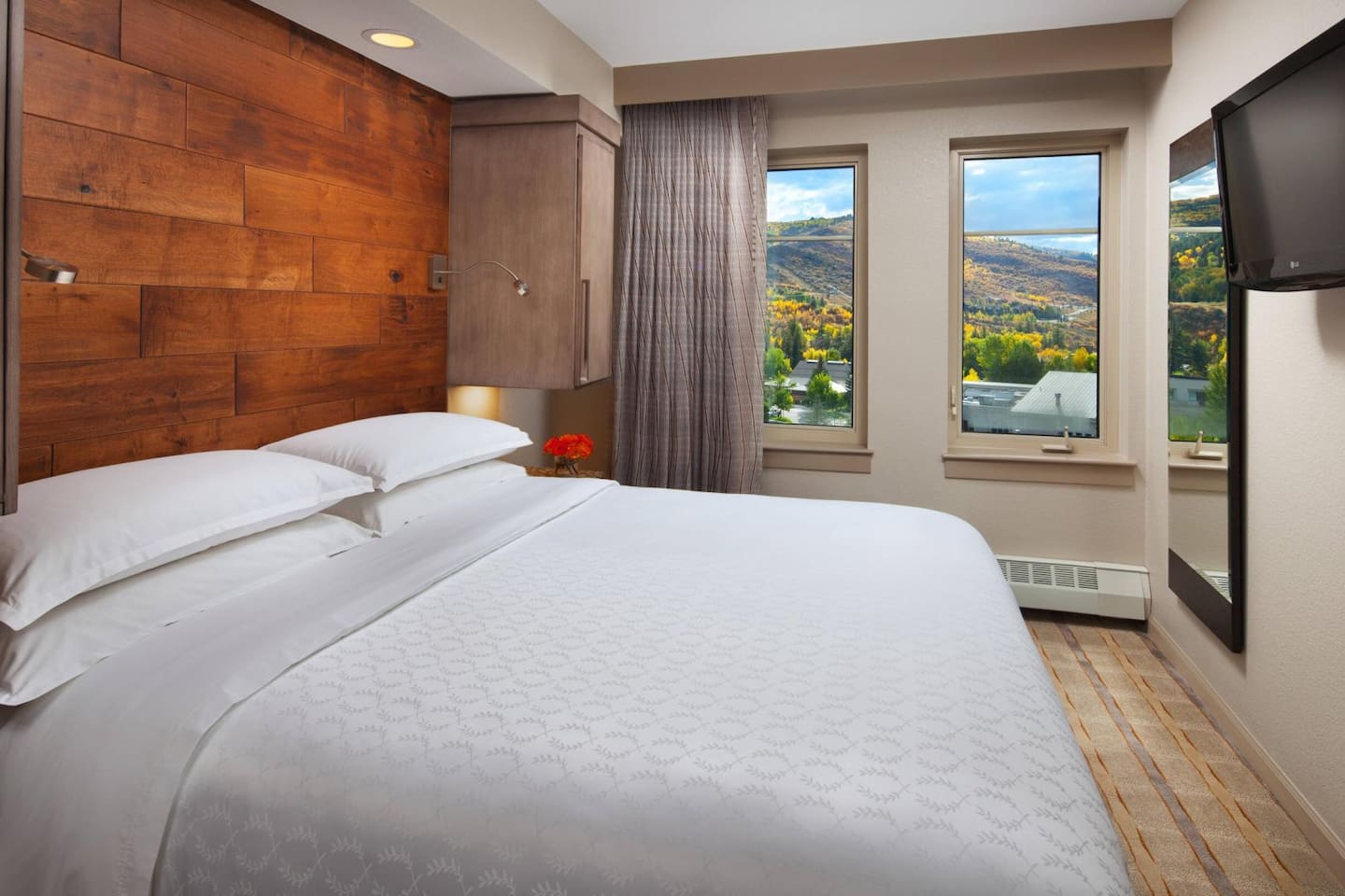 SHERATON MOUNTAIN VISTA VILLAS-AVON BEDROOM VIEW