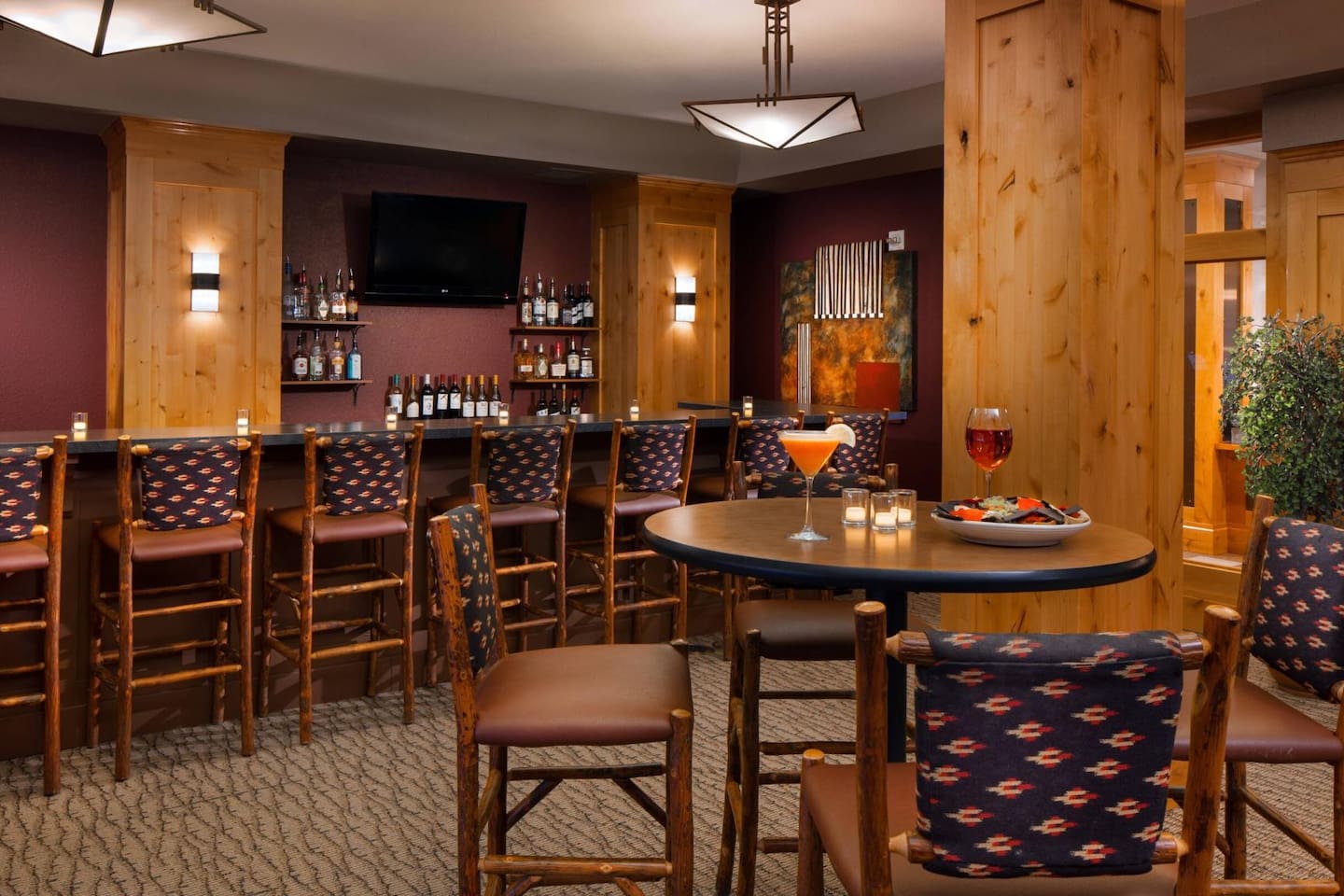 SHERATON MOUNTAIN VISTA VILLAS-AVON BAR AREA VIEW