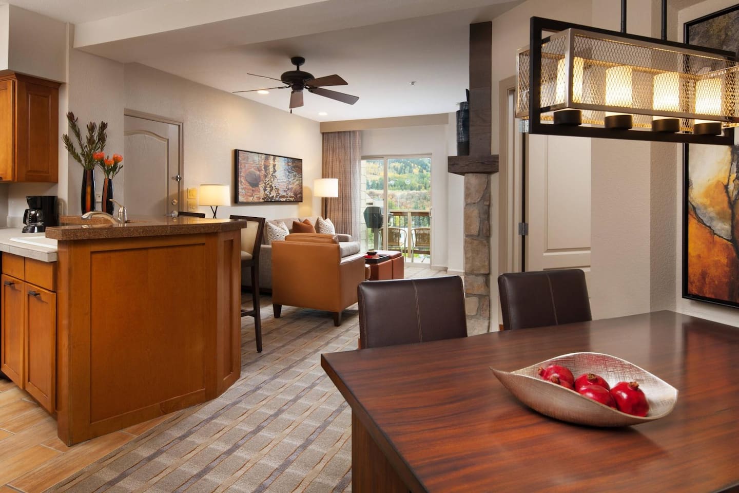SHERATON MOUNTAIN VISTA VILLAS-AVON LIVING AREA VIEW