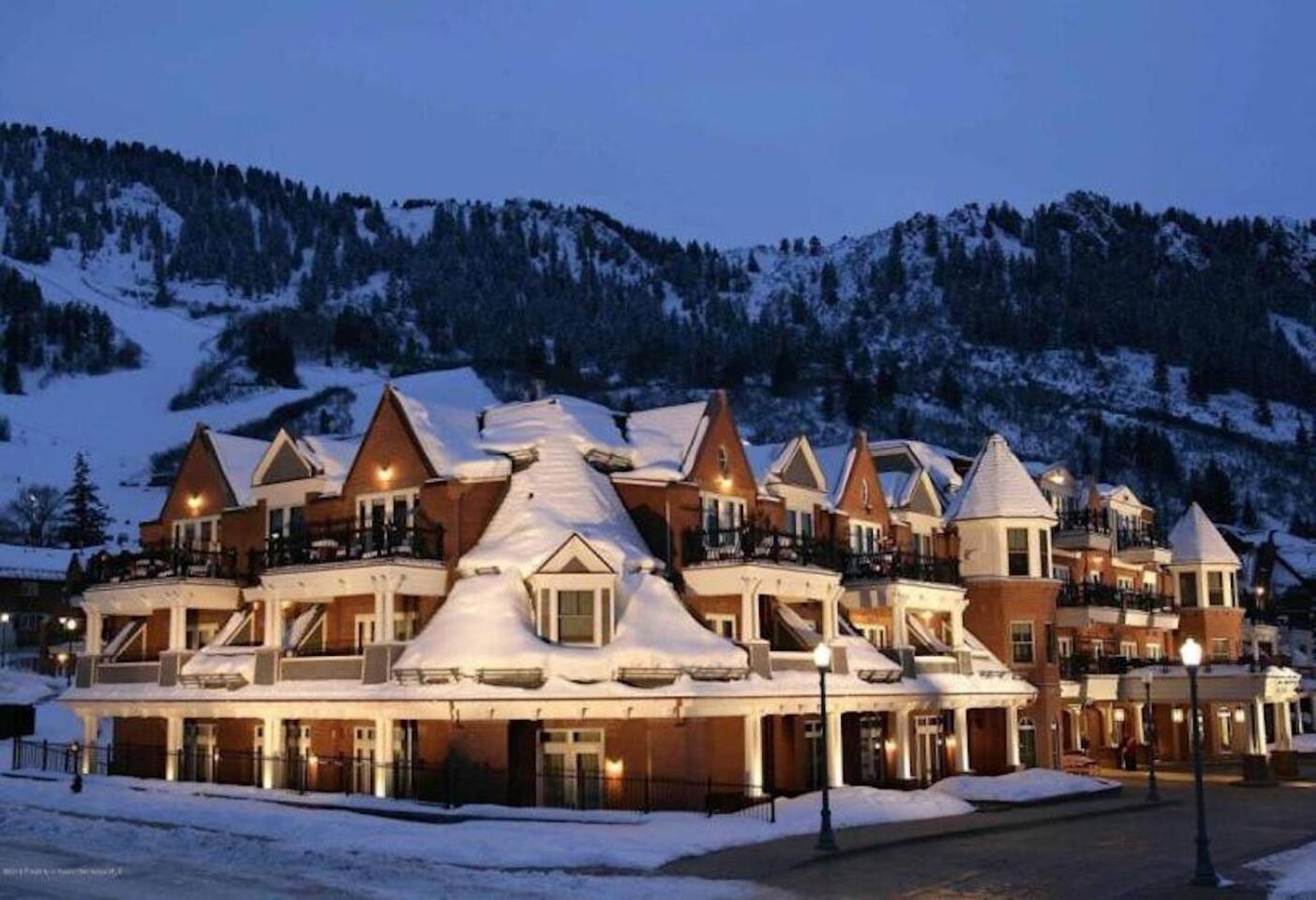 Studio Aspen Mountain Residences, by Gondola
