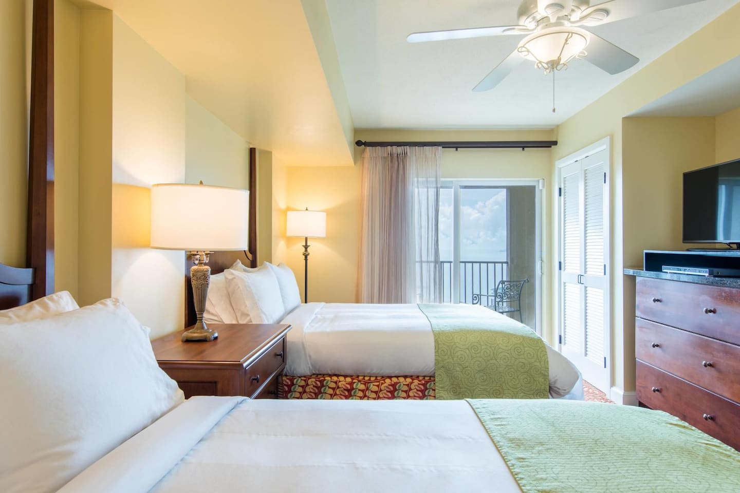 MARRIOTT'S FRENCHMAN’S COVE ST. THOMAS UVBI RESORT BEDROOM