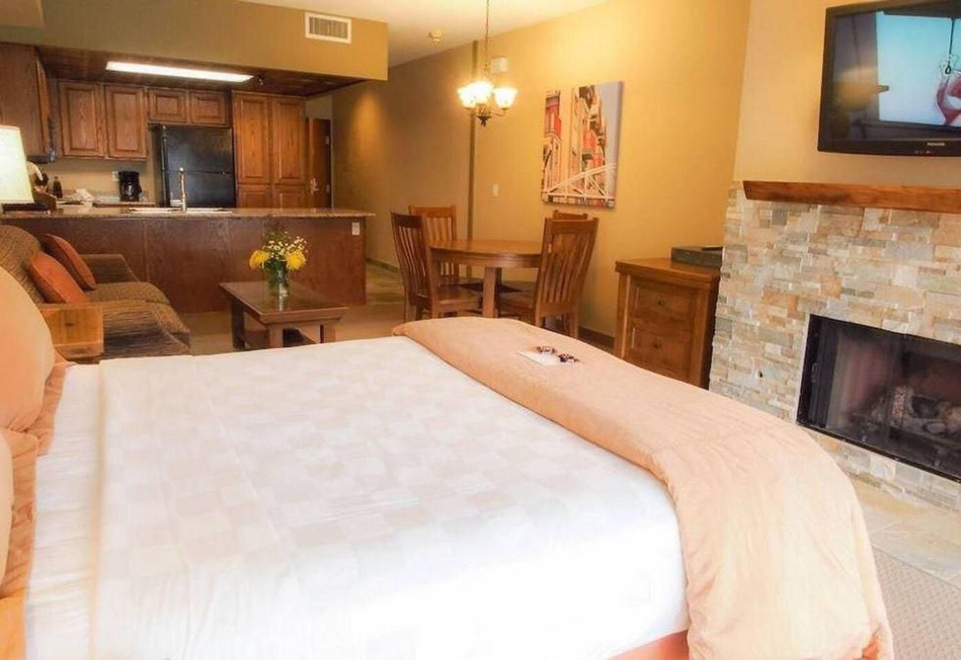 Park Plaza, Park City, Utah Resort
studio unit
Accessible units
Elevator
Game room
Housekeeping available
Indoor pool
Sauna
Shared laundry facilities
Whirlpool/hot tub