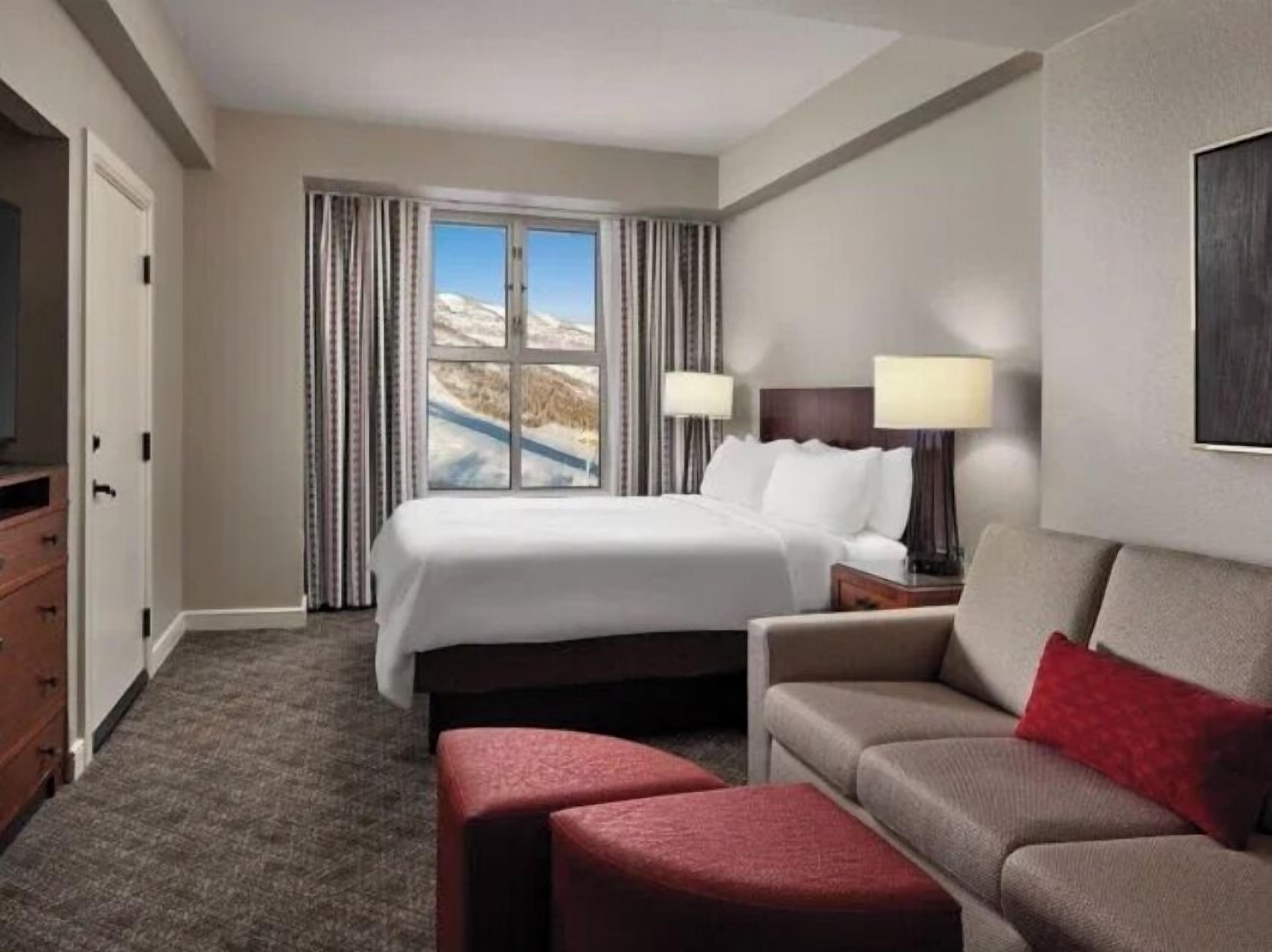Marriott Mountainside Resort - Bedroom and sofa bed