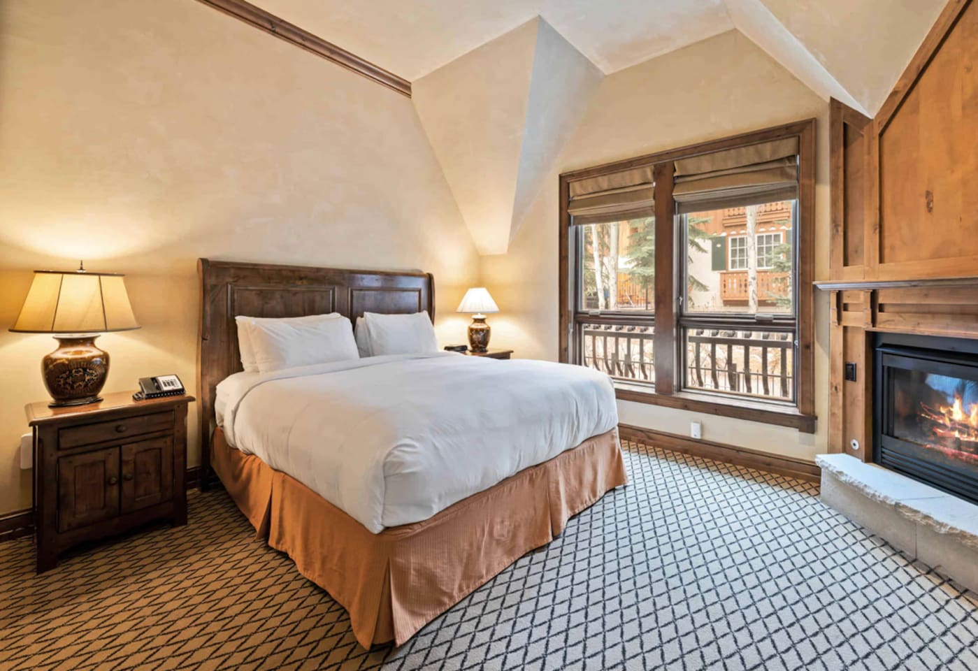 THE ASPEN MOUNTAIN RESIDENCES-FORMALLY THE GRAND HYATT ASPEN!  RESORT BEDROOM
