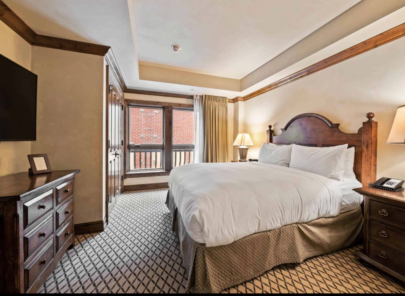 THE ASPEN MOUNTAIN RESIDENCES-FORMALLY THE GRAND HYATT ASPEN!  RESORT BEDROOM