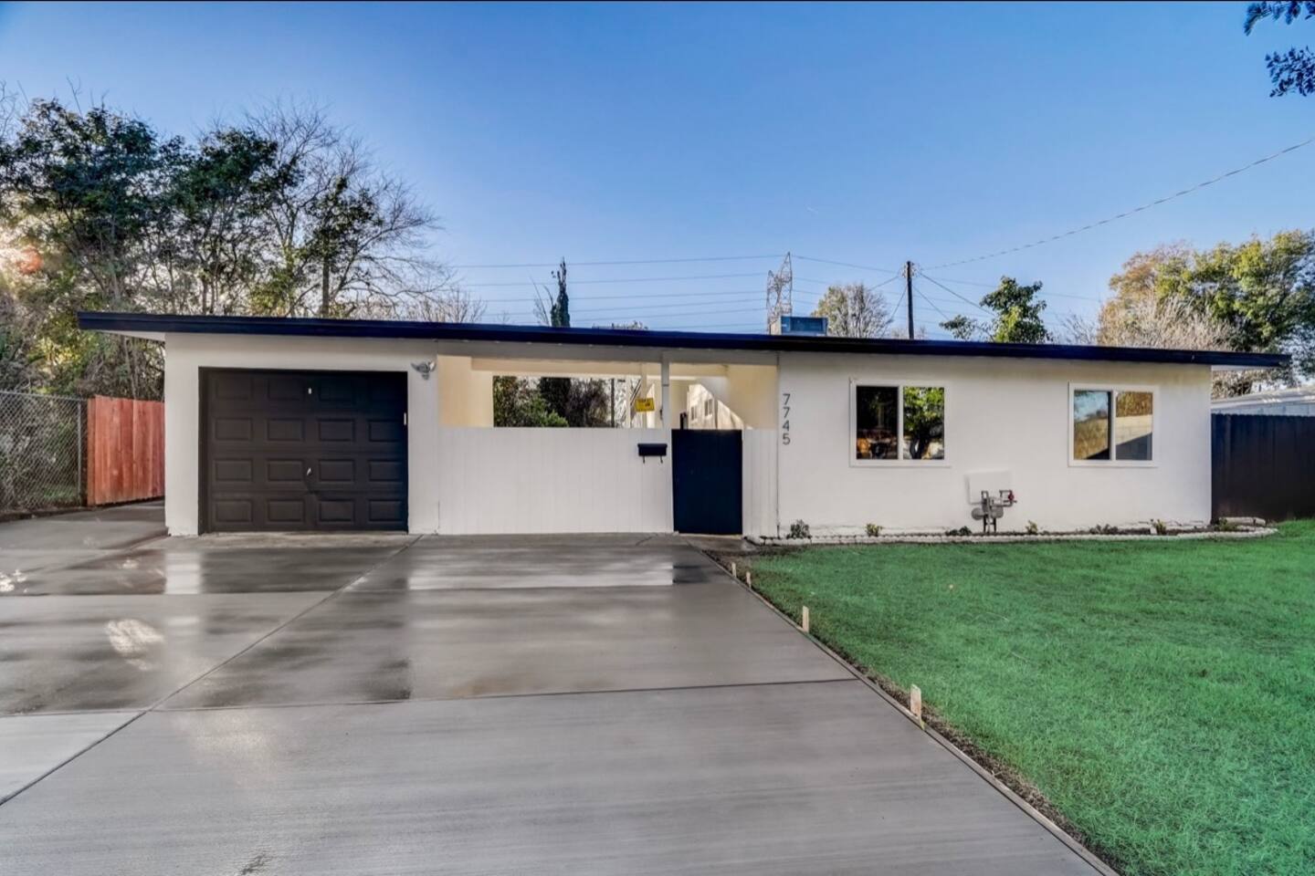 AMPLE PARKING, SINGLE STORY HOUSE