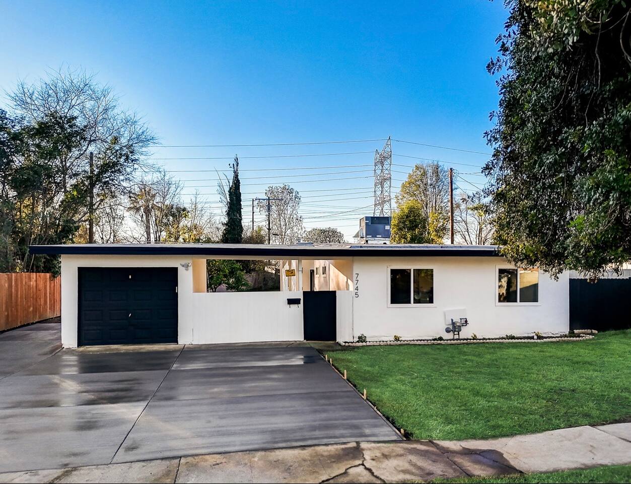 AMPLE PARKING, SINGLE STORY HOUSE