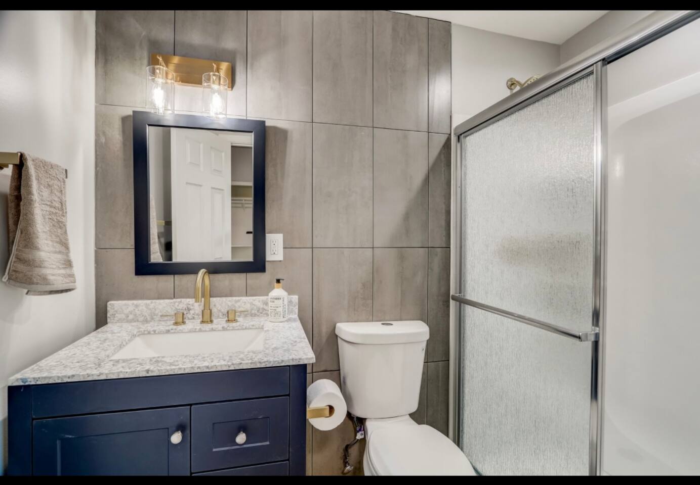 Guest-ready space with upscale finishes and tiled walls.