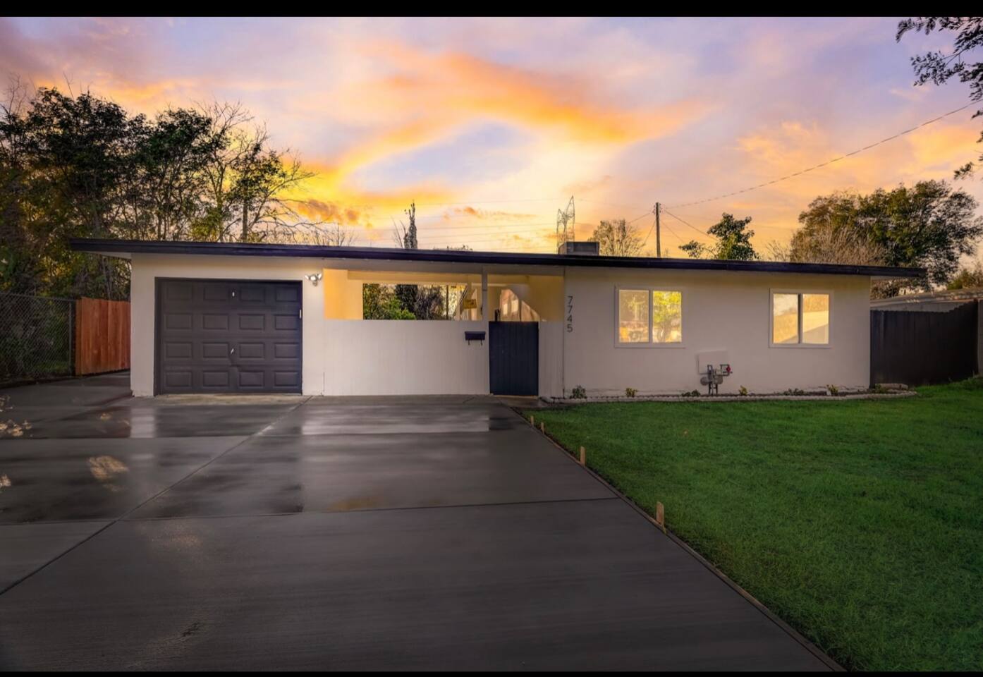 AMPLE PARKING, SINGLE STORY HOUSE