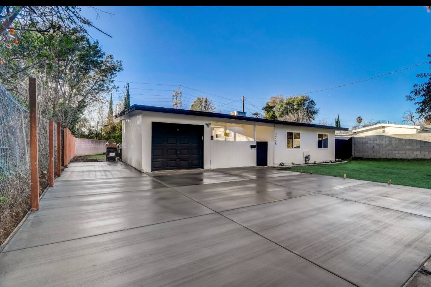 AMPLE PARKING, SINGLE STORY HOUSE