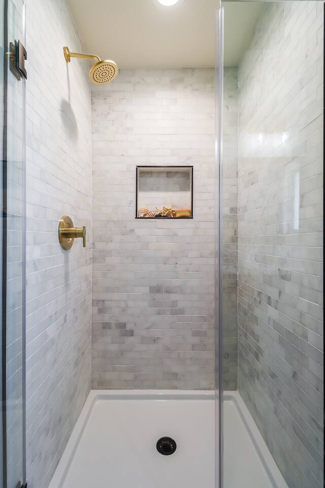 WALK-IN SHOWER, GOLD BATHROOM FIXTURES
