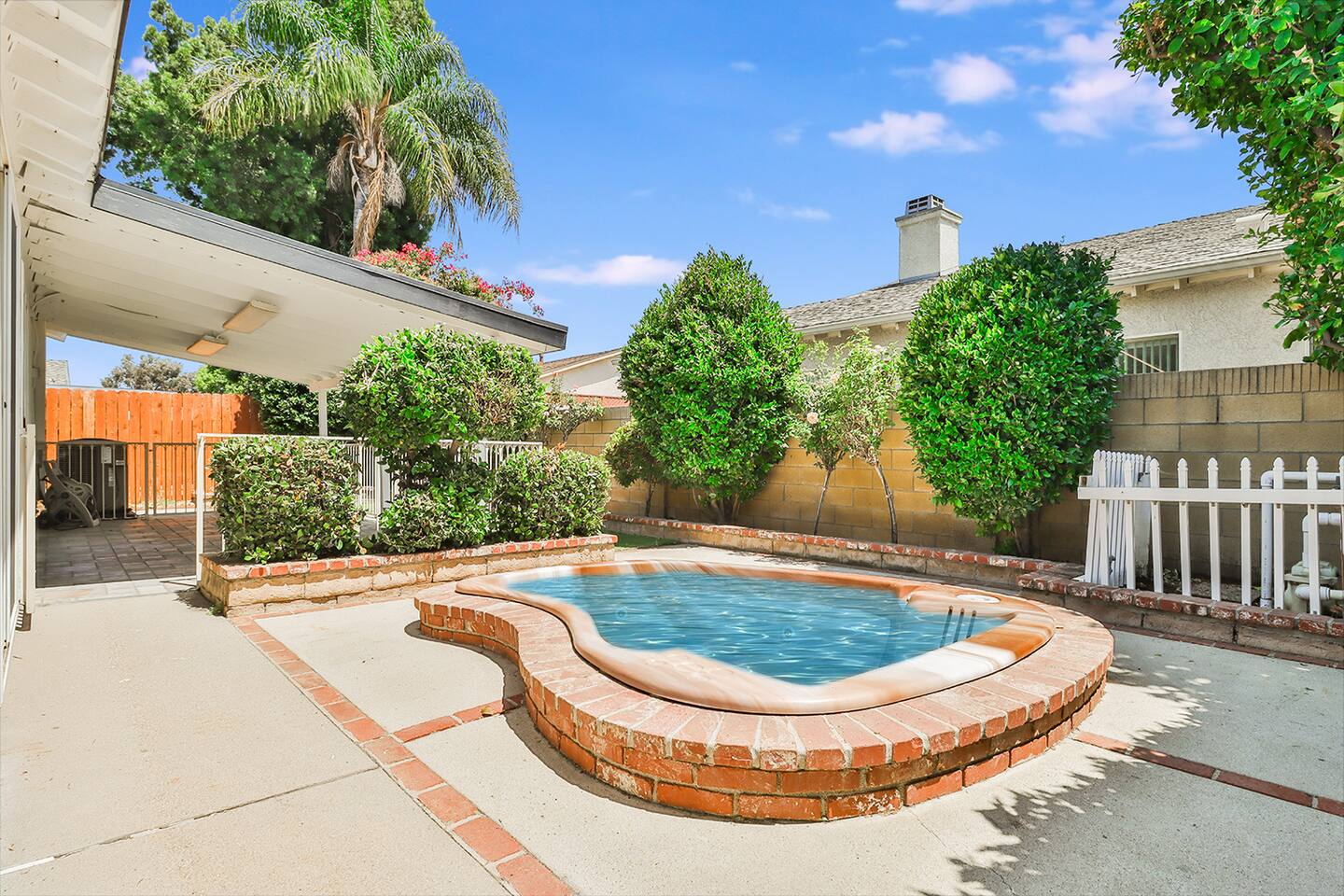 Jacuzzi, Stylish outdoor space, patio