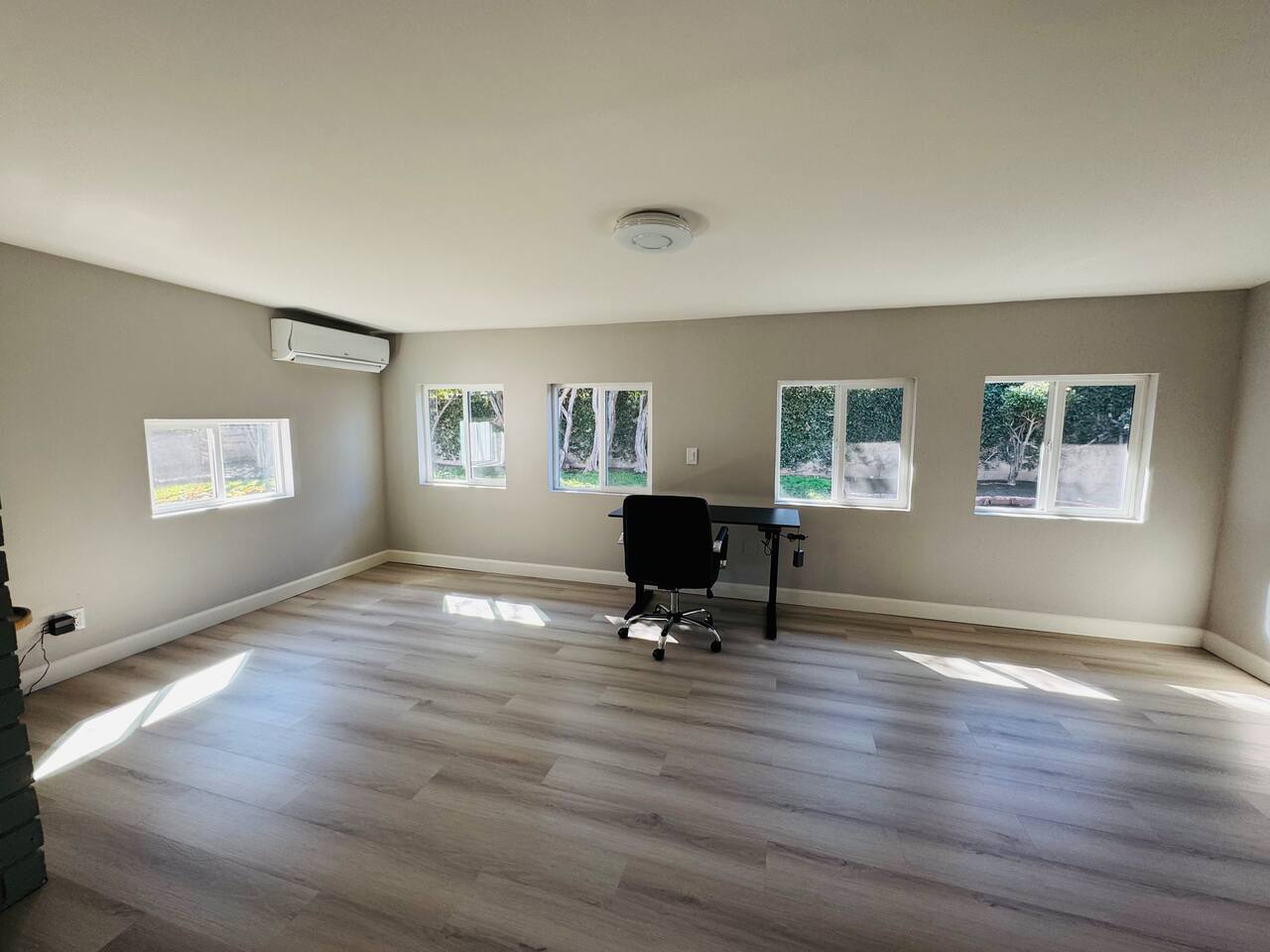 SPACIOUS ROOM, ART STUDIO