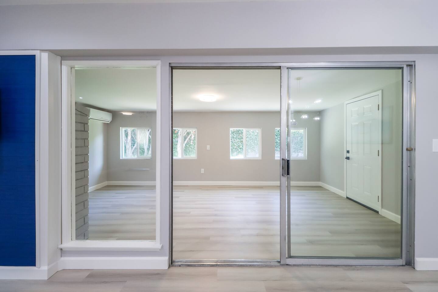 SLIDING GLASS DOORS