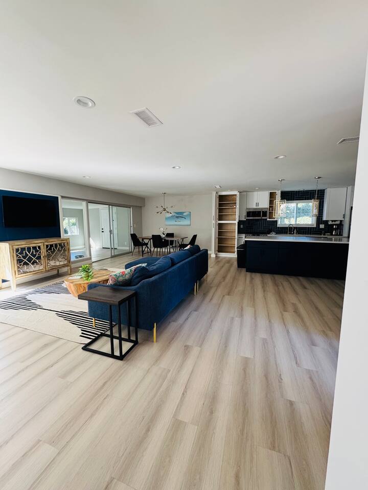 SLIDING GLASS DOORS, OPEN PLAN LIVING AREA