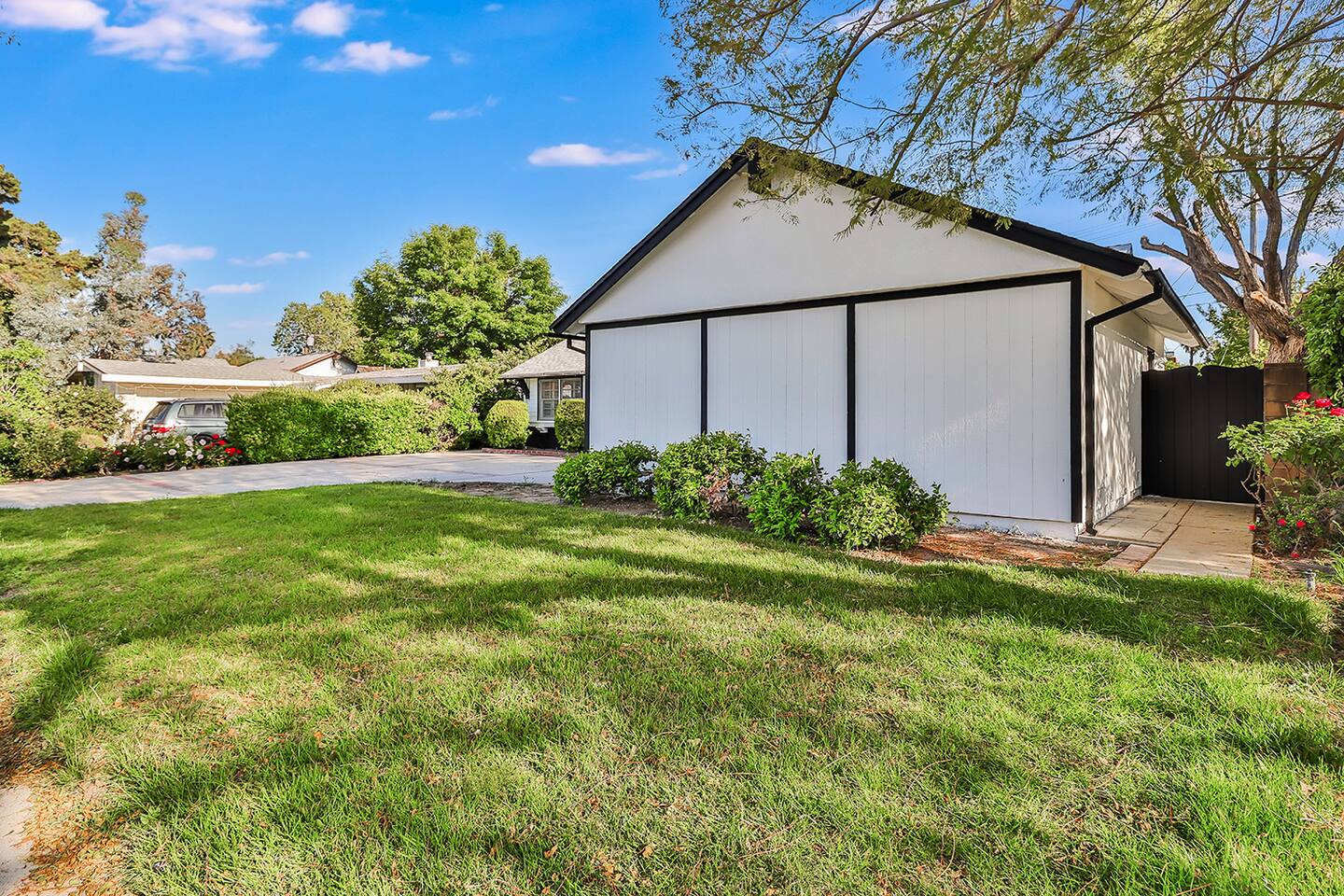 SPACIOUS BACKYARD, OUTDOOR SPACE