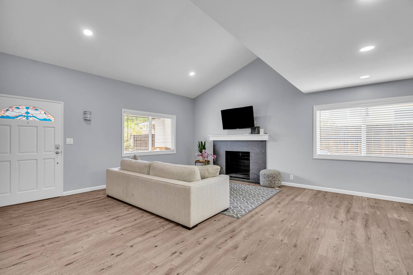 COMFORTABLE LIVING SPACE. BRIGHT AND AIRY LIVING ROOM