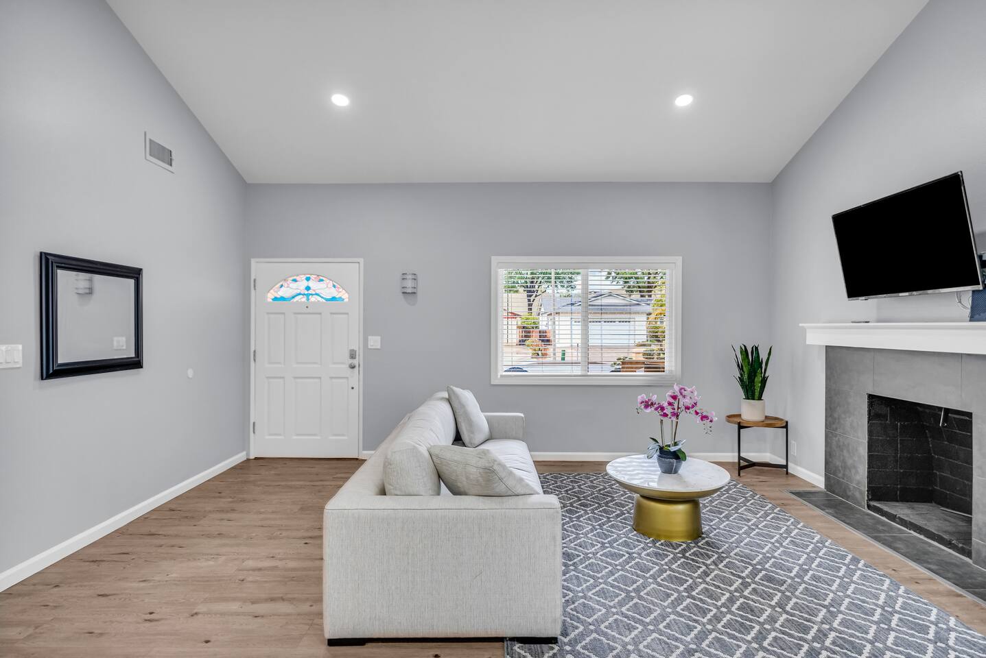 COMFORTABLE LIVING SPACE. BRIGHT AND AIRY LIVING ROOM