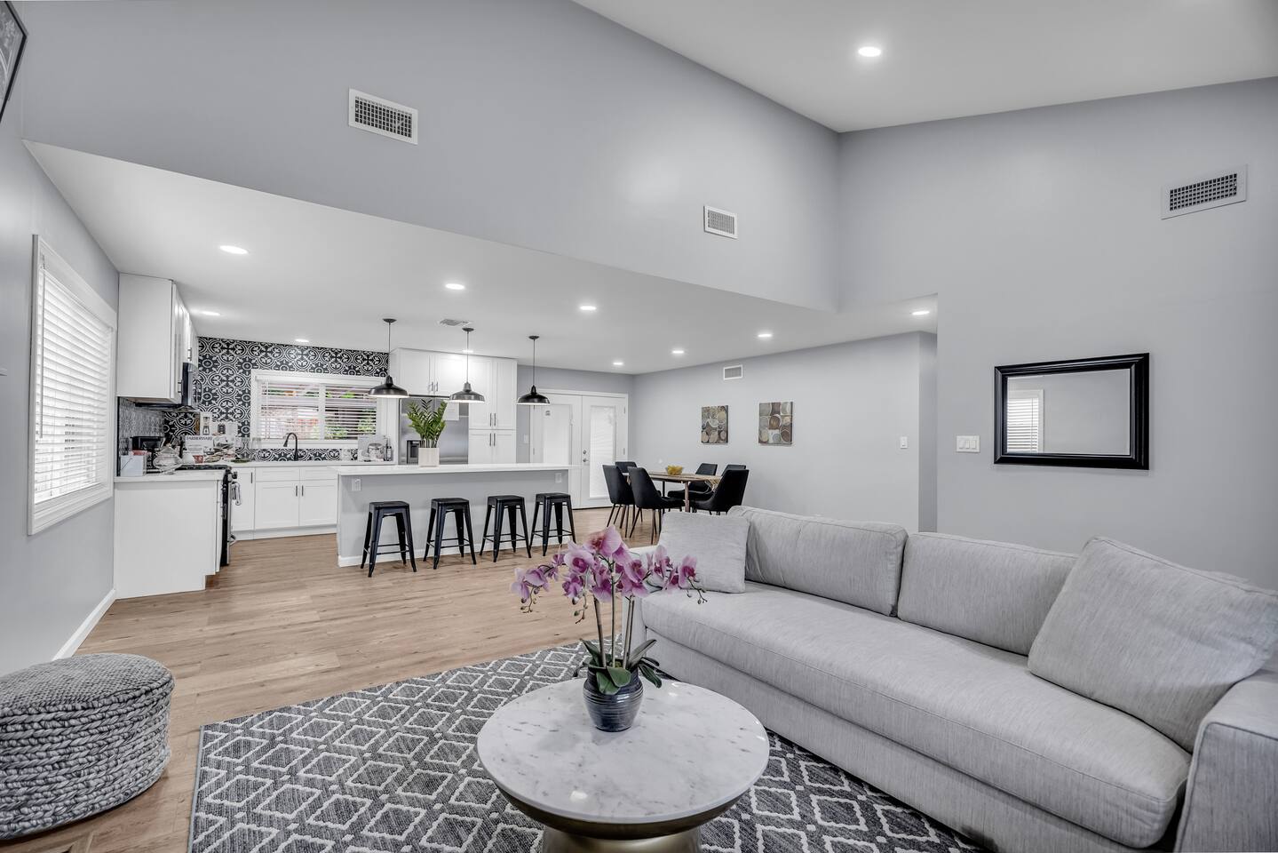 COMFORTABLE LIVING SPACE. BRIGHT AND AIRY LIVING ROOM