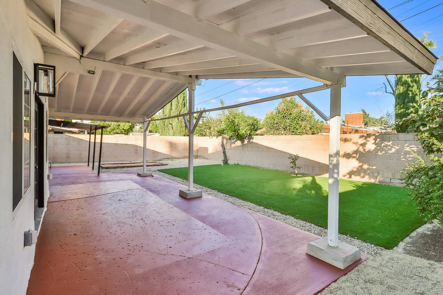 COVERED PATIO,OUTDOOR LIVING SPACE