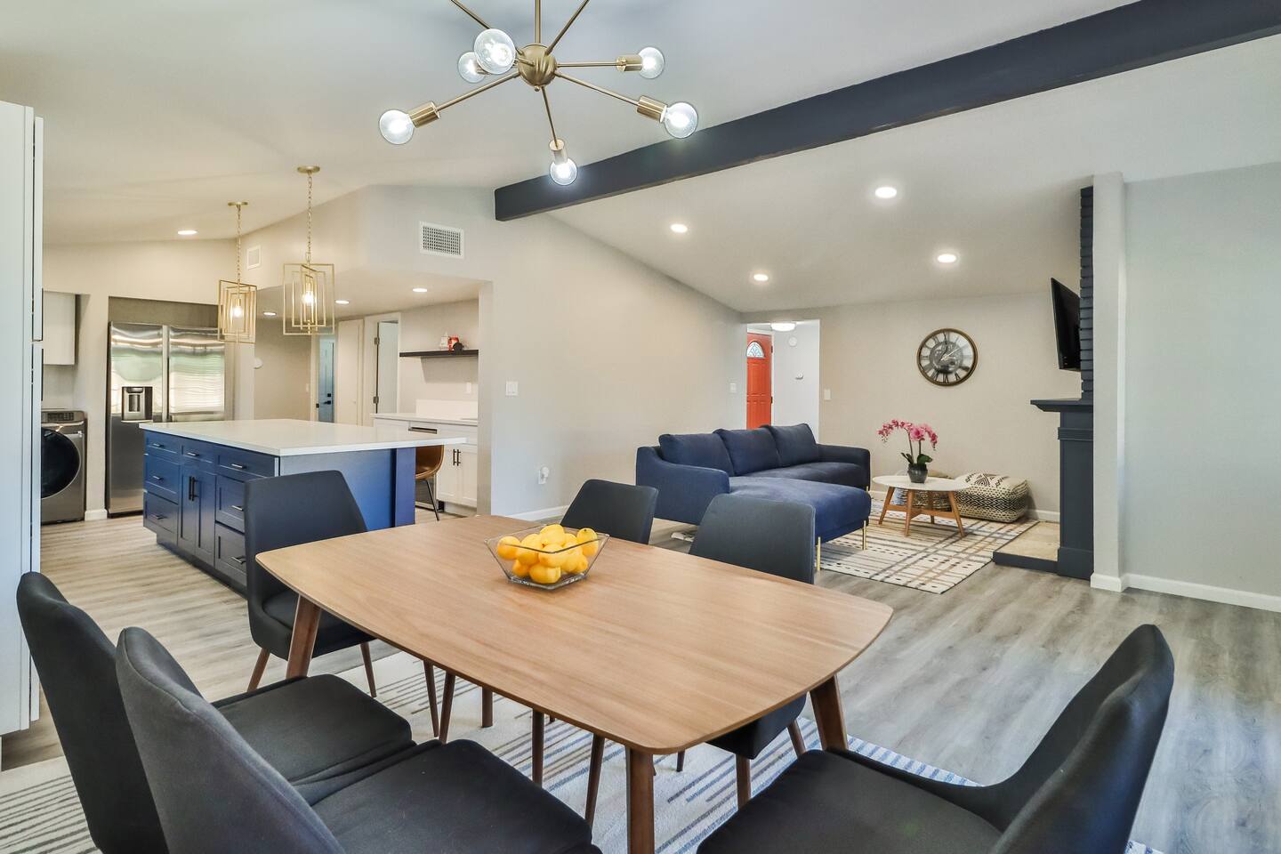 OPEN PLAN LIVING, DINING AREA