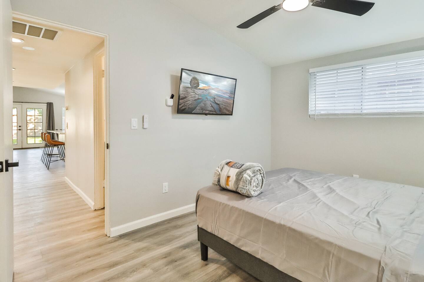 COMFORTABLE BEDROOM, FLAT-SCREEN TV, CEILING FAN
