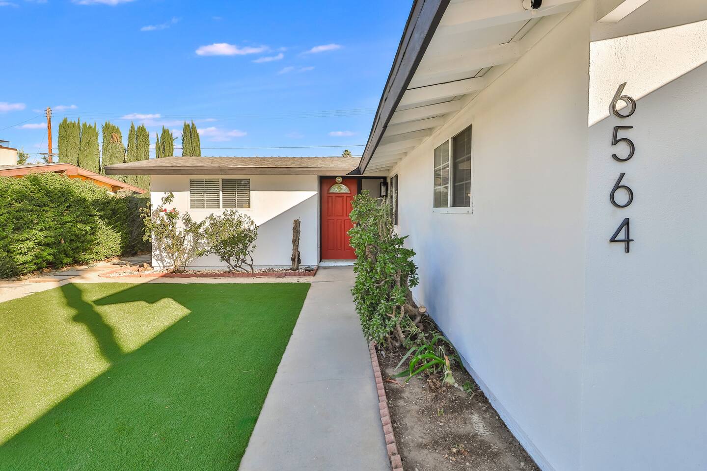 COVERED ENTRYWAY, WELCOMING ENTRANCE