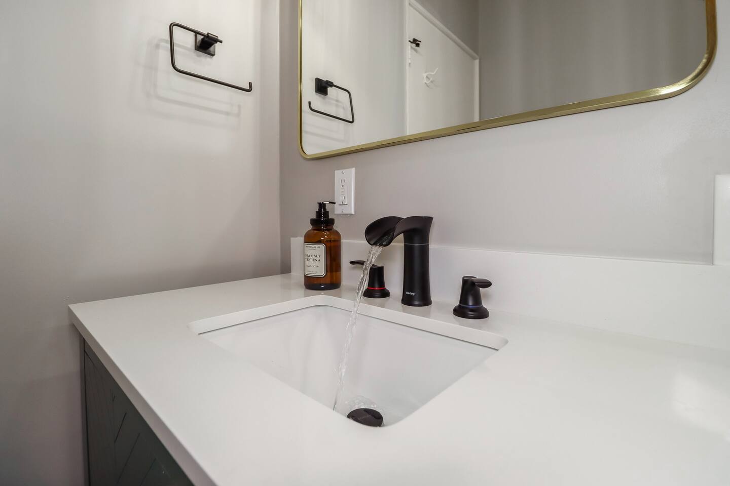 BATHTUB AND SHOWER, STORAGE SHELVES