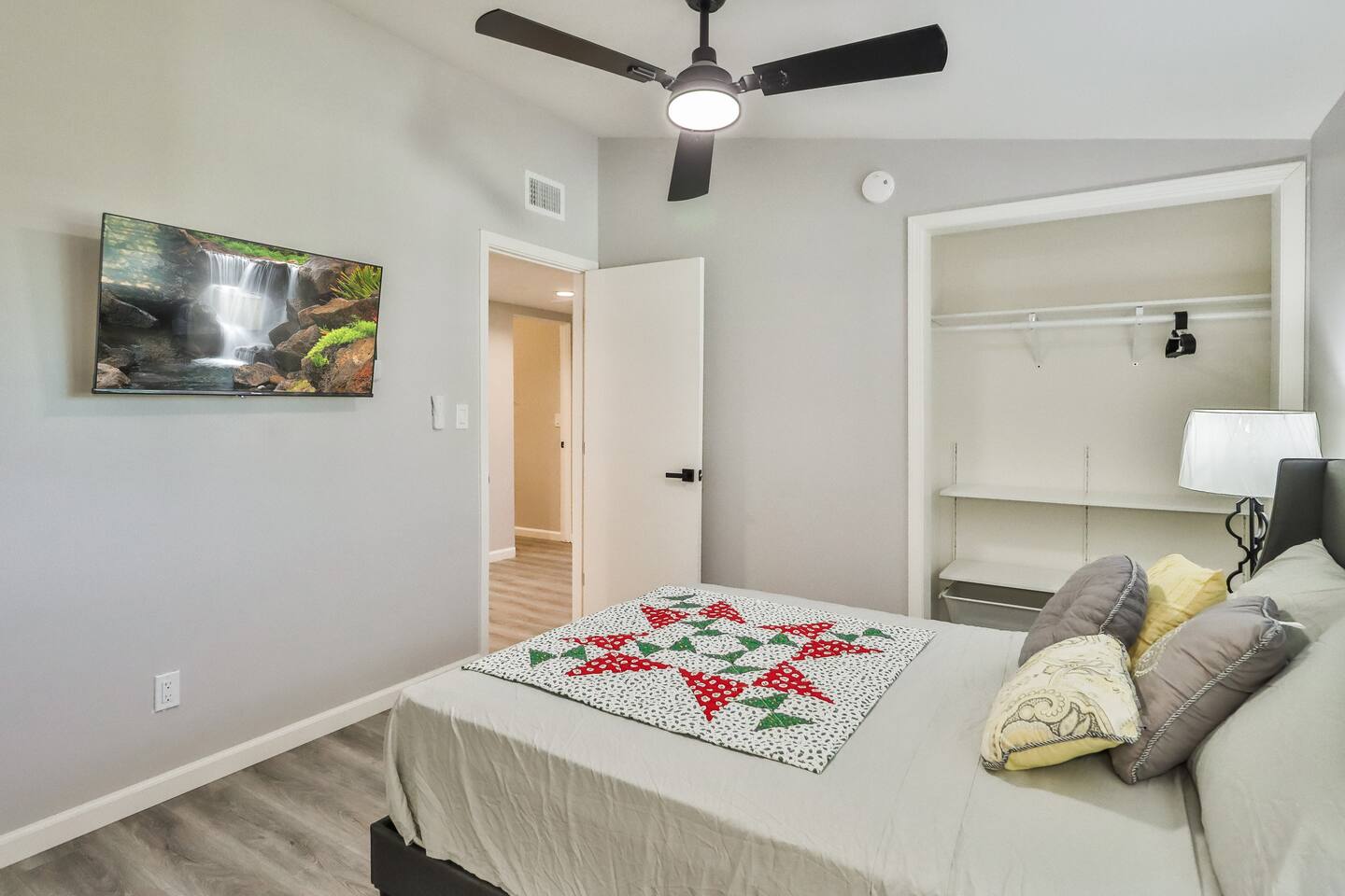 COMFORTABLE BEDROOM, FLAT-SCREEN TV, CEILING FAN