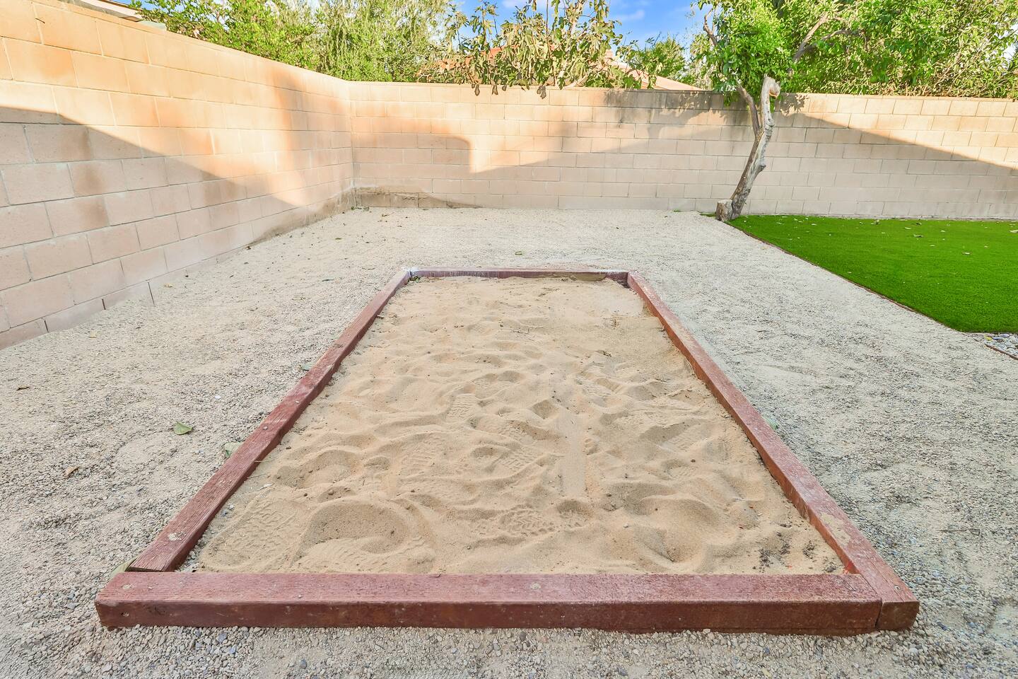 COVERED PATIO AND SANDBOX, FAMILY-FRIENDLY AMENITIES